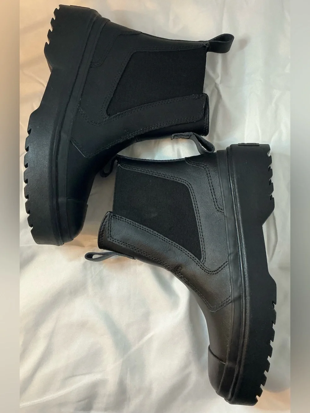 NWOT Converse Chuck Taylor All Star Lugged Chelsea Rain Boots Black 5.5